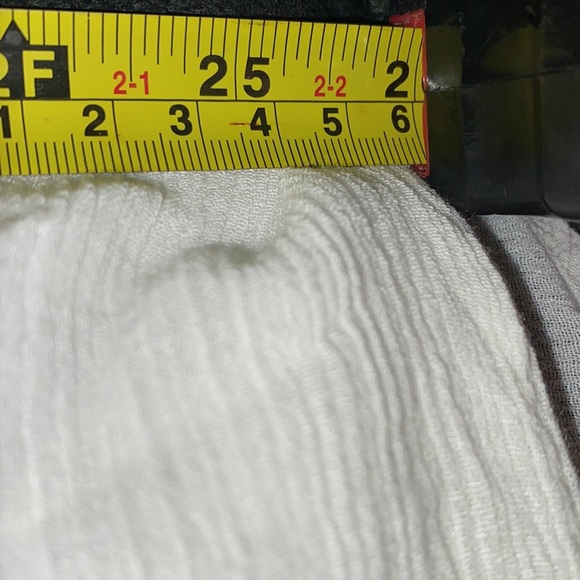 ‼️Pretty White/Navy Embroidered Flowy Top - Picture 4 of 7